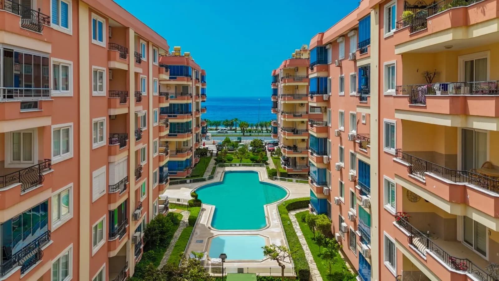 Denize Sıfır Satılık 2+1 Daire | Mahmutlar Alden 1 Residence’ta Eşyalı, Deniz Manzaralı 105 m² Lüks Daire