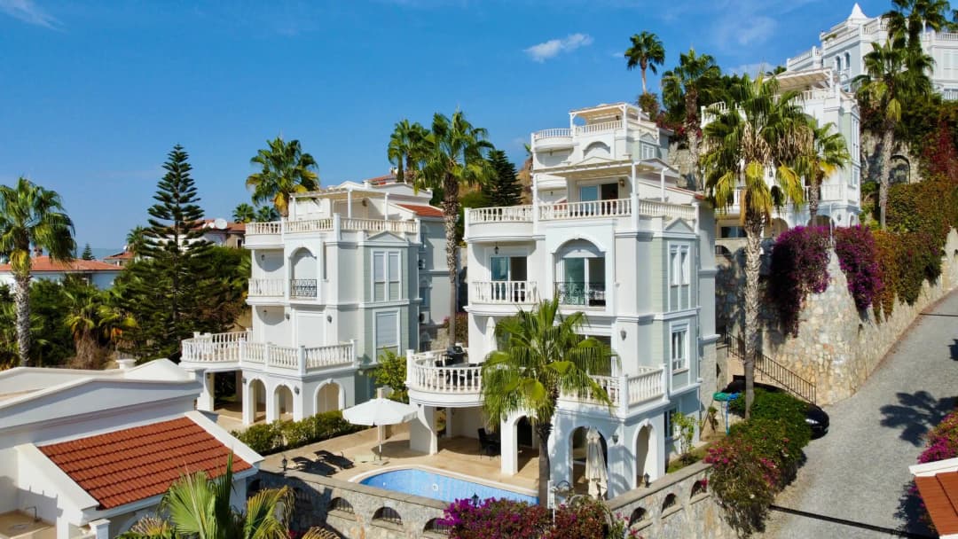 Alanya Konaklı’da İkamete Uygun Deniz Manzaralı 4+2 300 M² Lüks Satılık Villa