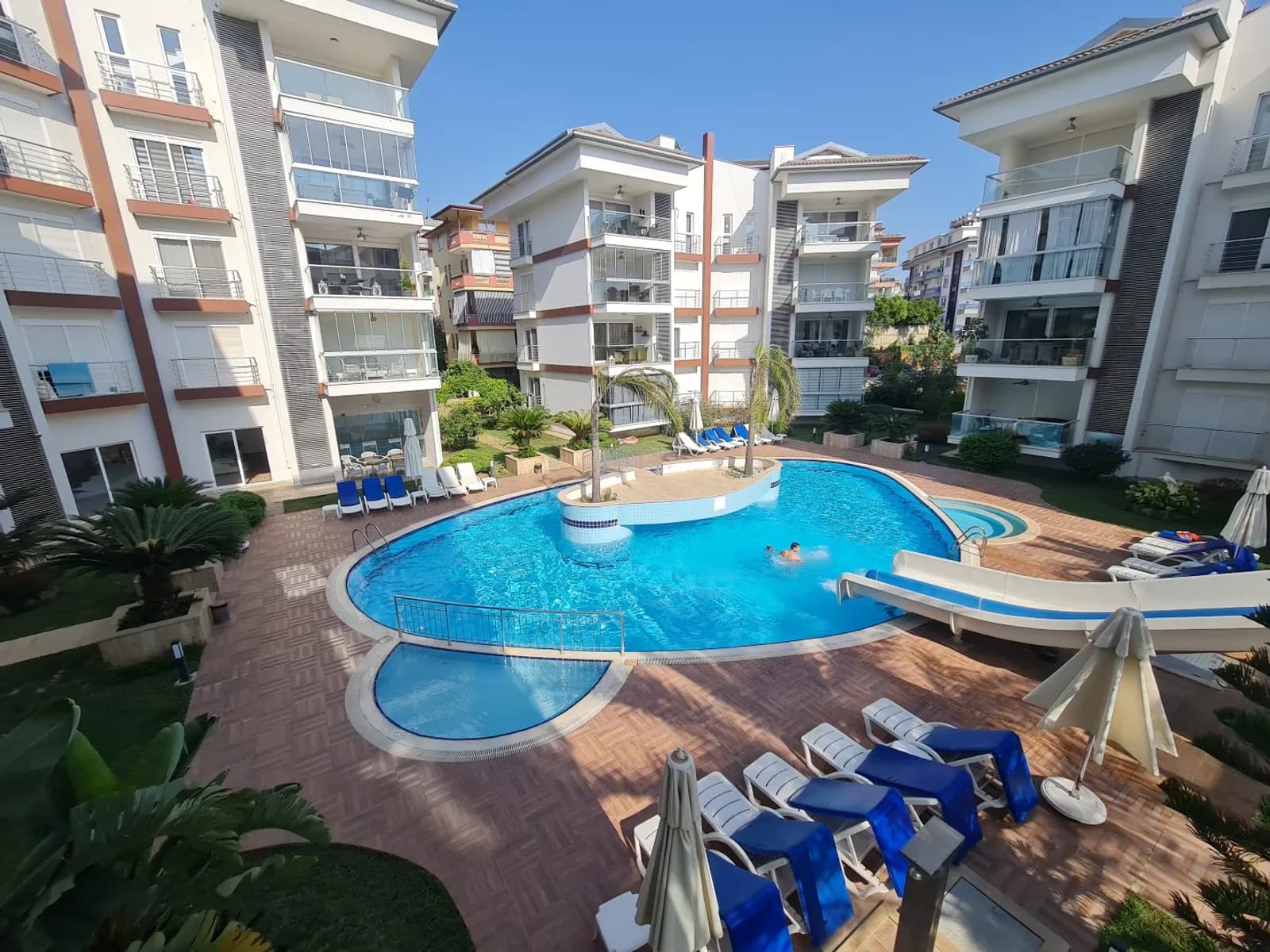 Namješten 2+1 apartman s podnim grijanjem u Riviera Gardenu Oba Lokacija s aktivnostima u Obi