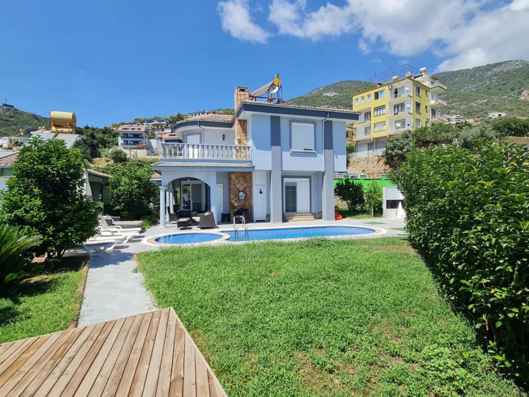 Alanya Küçükhasbahçe Satılık Müstakil Villa – Özel Havuzlu, 4+1, Vatandaşlığa Uygun
