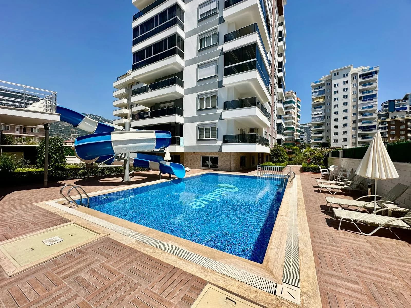 Furnished 2+1 Apartment in Mahmutlar Sky Blue Plus – 500 Meters to the Sea with Activities