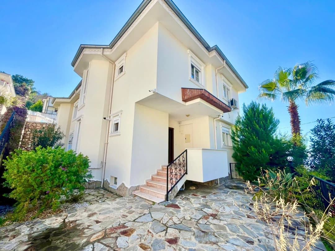 Alanya Bektaş Satılık 5+2 Tripleks Villa – Deniz Ve Dağ Manzaralı Müstakil Bahçeli