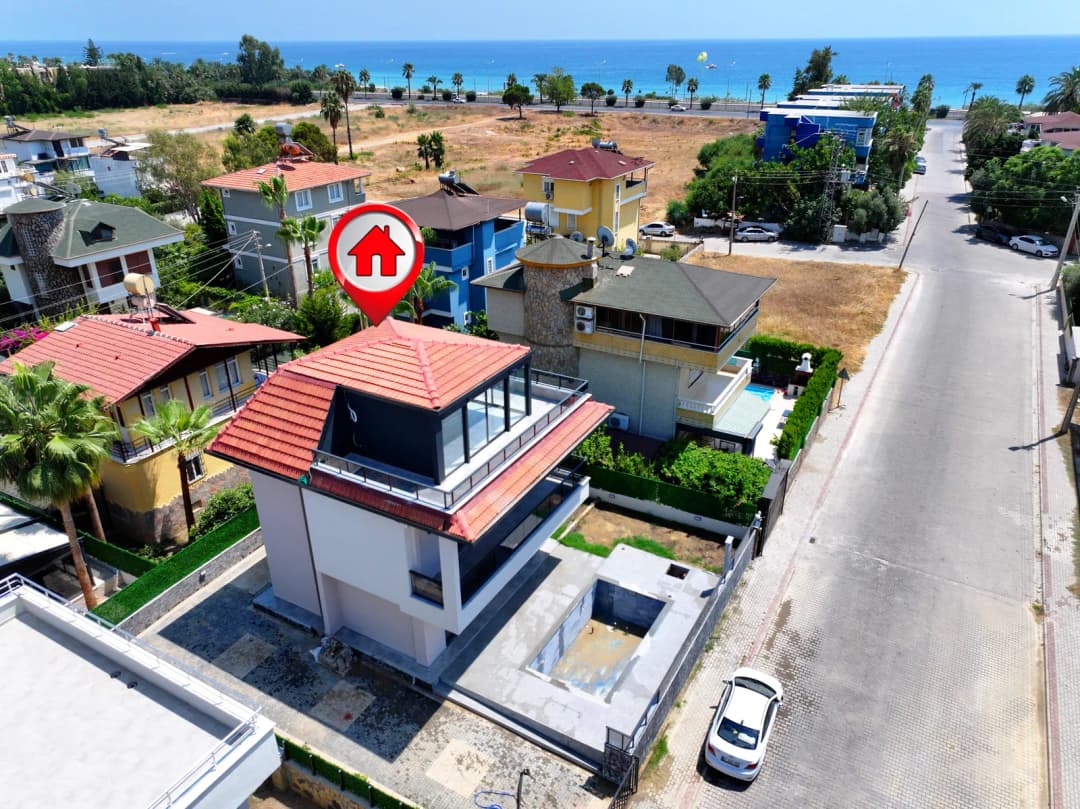 Konaklı’da Denize 150 Metre Yeni 3+1 Triplex Villa | 180 M² | Akıllı Ev | Vatandaşlığa Uygun