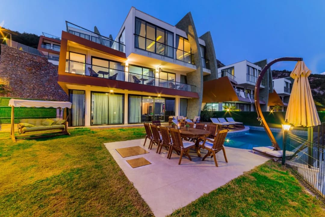 Alanya Tepe’de Satılık Ultra Lüks 5+1 Müstakil Villa | Panoramik Deniz Ve Kale Manzaralı, Özel Havuzlu, Vatandaşlığa Uygun