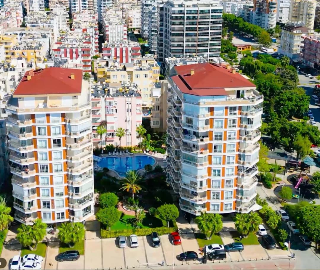 Seafront 2+1 Apartment For Sale In Mahmutlar | 150 M², Poolside Complex