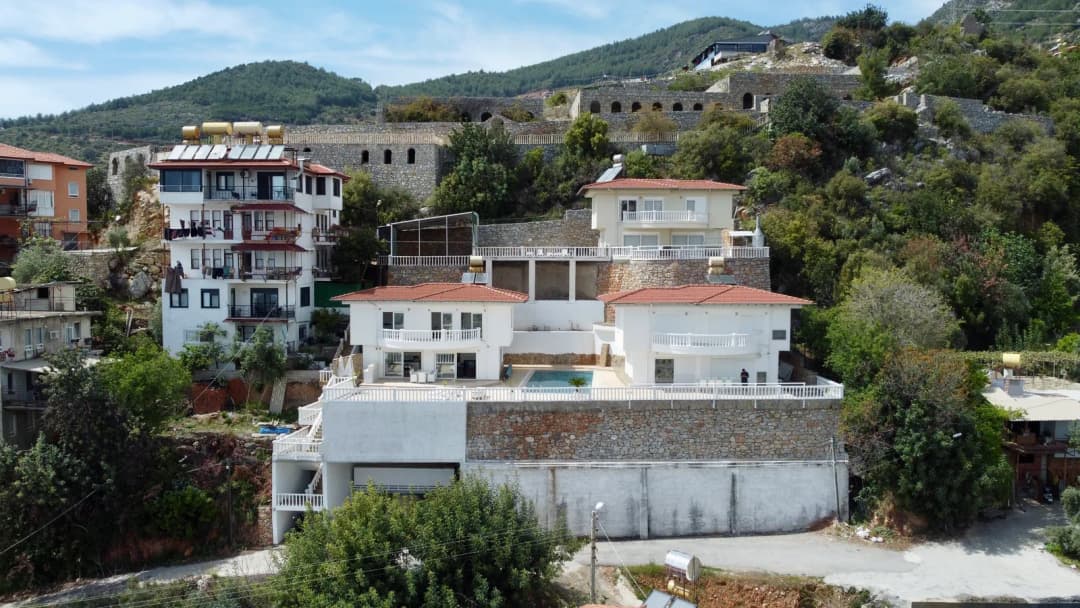 Alanya Tepe’de Deniz Ve Alanya Kalesi Manzaralı 150 M² 3+1 Lüks Satılık Villa