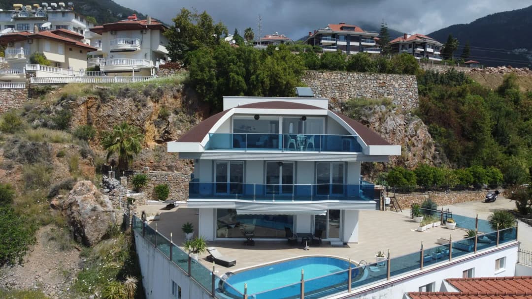 Alanya Tepe’de Satılık 4+1 Lüks Villa | Özel Havuzlu Deniz Ve Kale Manzaralı