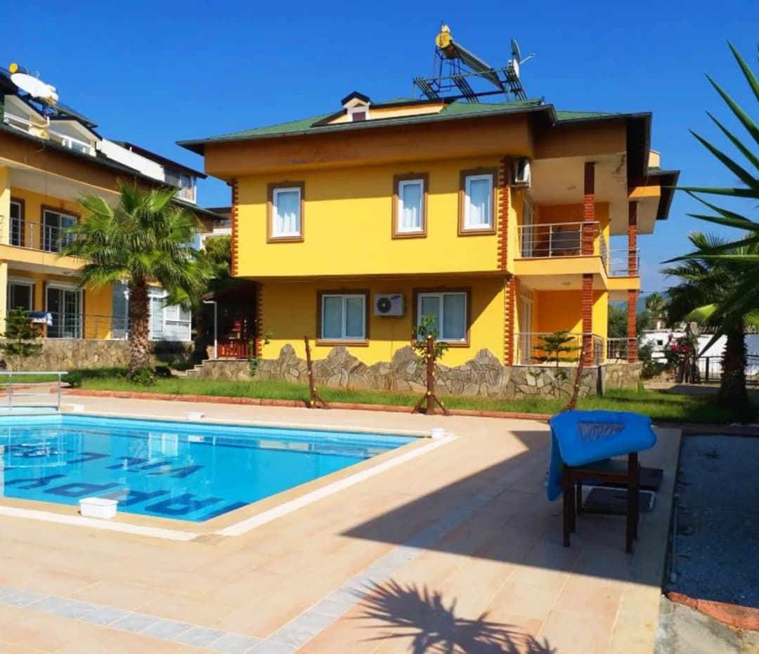 Demirtaş Denize 500m Mesafede Satılık 3+1 Villa – Site İçinde, Eşyalı Ve İkamete Uygun